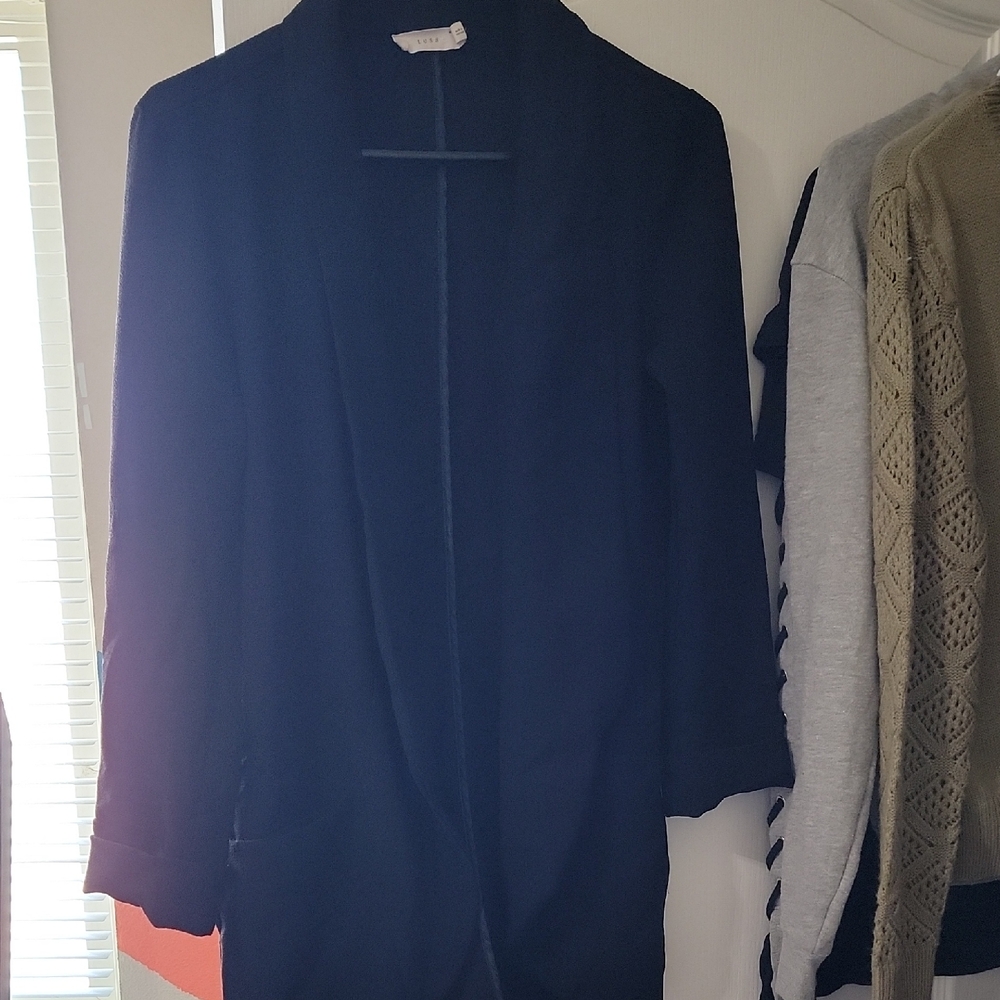 Lush Black Blazer with Classic Lapel and Smooth Finish